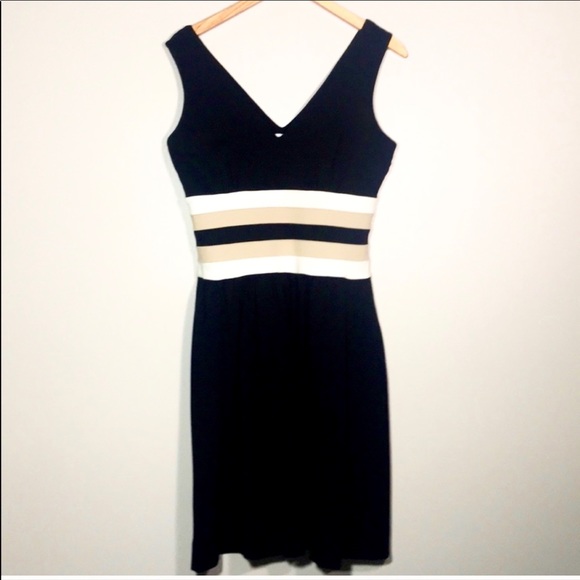 Diane Von Furstenberg Dresses & Skirts - Diane von Furstenberg V Neckline Dress